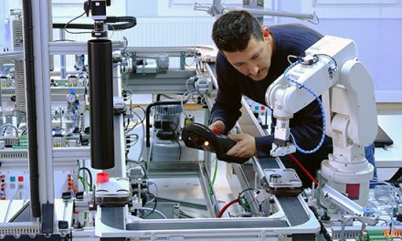 Canada Lost 33,000 Jobs in March as Unemployment Rate Rose Slightly to 6.7%