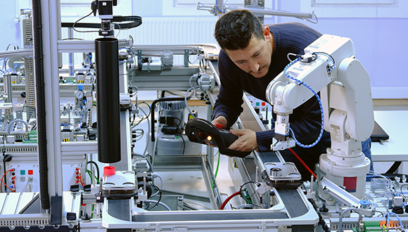 Canada Lost 33,000 Jobs in March as Unemployment Rate Rose Slightly to 6.7%